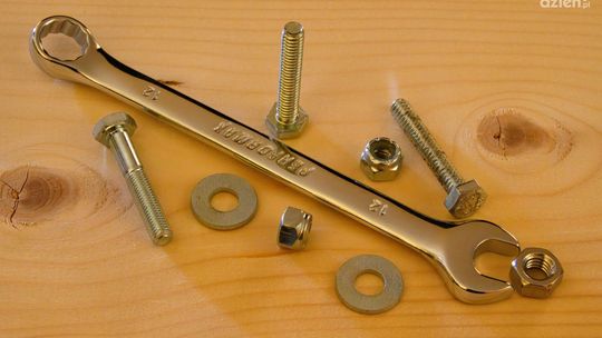 Profesjonalne maszyny do piaskowania – klucz do efektywnego oczyszczania powierzchni