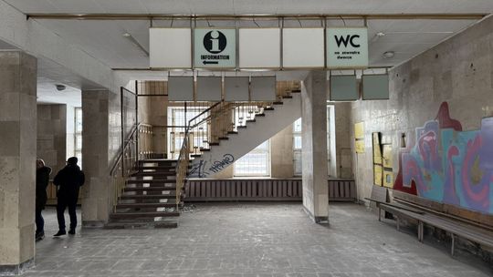 Projektowany jest remont dworca kolejowego w Ostrowcu Świętokrzyskim. Gmina planuje nowe miejsca parkingowe