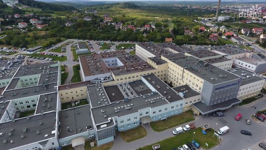 Protest blisko 50  pielęgniarek anestetyczek i instrumentariuszek w Świętokrzyskim Centrum Onkologii w Kielcach.