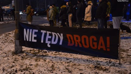 Protest Kielczan przeciwko budowie S74 przez Kielce [ZDJĘCIA]