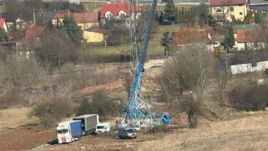 Protesty mają sens! Sporny maszt znika z Kielc!
