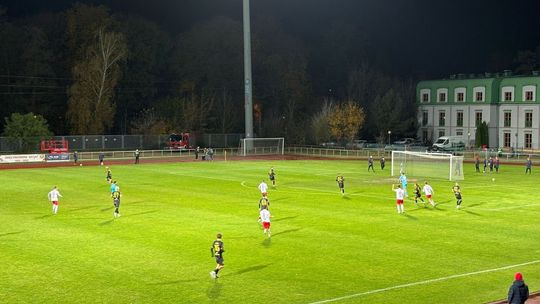 Pruszkowski Znicz zgaszony przed Wszystkimi Świętymi. Korona przechodzi do kolejnej fazy Pucharu Polski