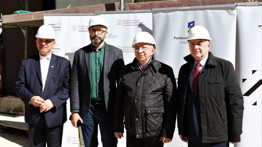 Przebudowa teatru zgodnie z planem