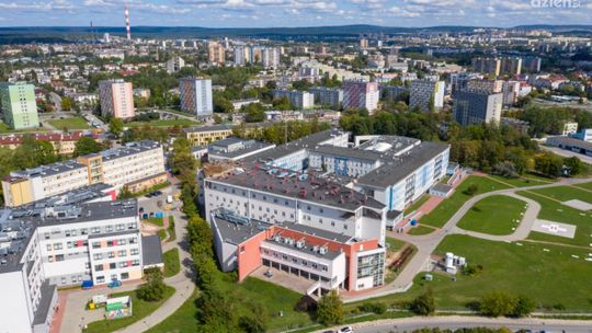 Przed budynkiem SOR-u na Czarnowie stanie system modułowy