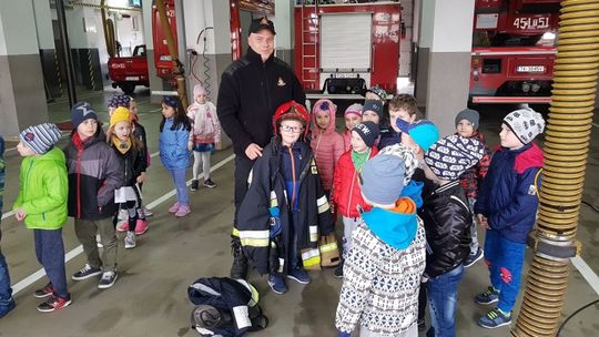 Przedszkolaki poznały pracę strażaków