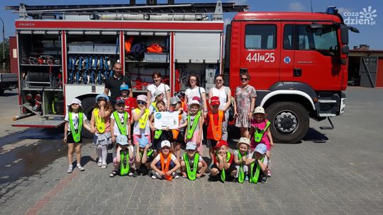 Przedszkolaki poznały pracę strażaków