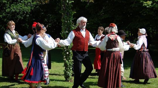 Przegląd zespołów folklorystycznych w Chmielniku