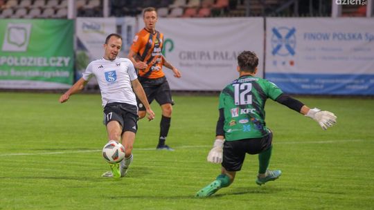 Przegrana piłkarzy KSZO w ostatnim spotkaniu sezonu na własnym stadionie