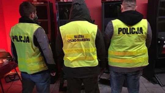 Przejęli kolejne nielegalne automaty i gotówkę