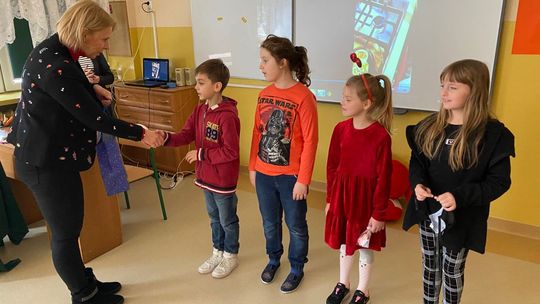 Przez żołądek do serca! Uczniowie "siódemki" przygotowali walentynkowe potrawy 