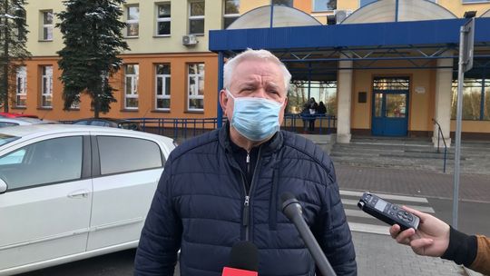 Przybywa personelu, ale i zakażonych 