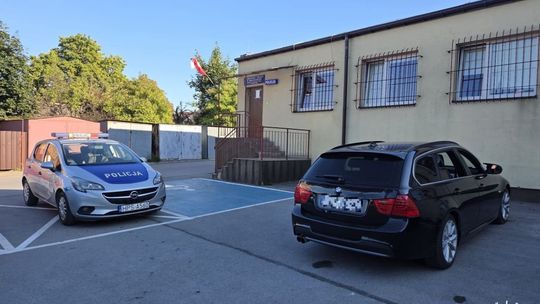 Przyjechał do komisariatu po alkoholu. Policjantki udaremniły mu dalszą jazdę