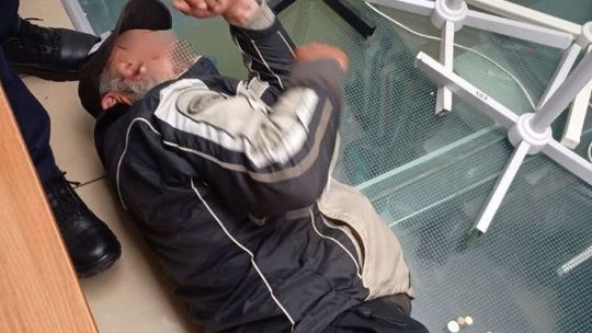 Przyszedł do Urzędu Miasta i zasnął