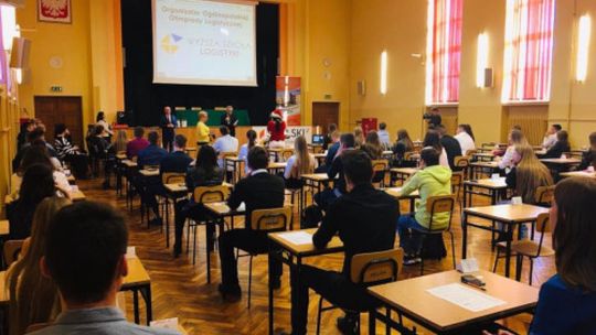 Przyszli logistycy sprawdzają swoją wiedzę na Olimpiadzie Logistycznej