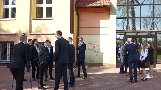 Przyszli piłkarze, pływacy ale i wojskowi zaczną naukę w ostrowieckiej szkole sportowej 