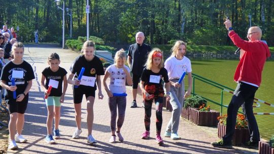 PSP7 górą w Sztafetowych Biegach Przełajowych Ostrowieckich Szkół Podstawowych
