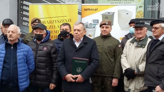 Pszczelarze wspierają  Wojska Obrony Terytorialnej