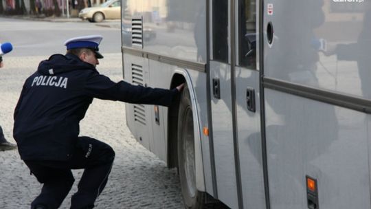 Punkty kontroli autokarów w województwie świętokrzyskim. Policja i ITD dbają o bezpieczeństwo podczas ferii
