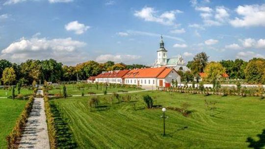 Pustelnia Złotego Lasu w Rytwianach - miejsce na wyciszenie umysłu Pustelnia Złotego Lasu w Rytwianach - miejsce na wyciszenie umysłu