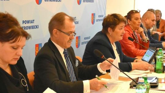 Radni chcą sprawdzić czy w ostrowieckim PCPR dochodziło do mobbingu