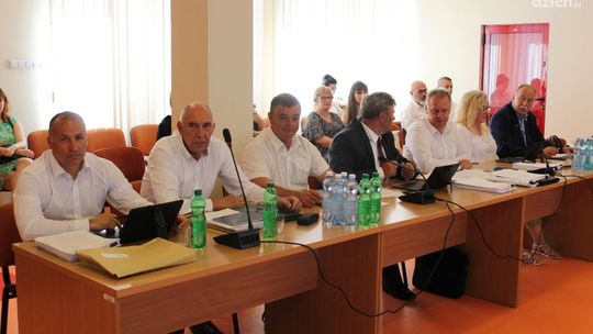 Radny wykluczony z klubu PiS w radzie powiatu ostrowieckiego 