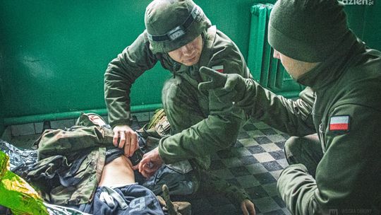 Ratownicy w mundurach