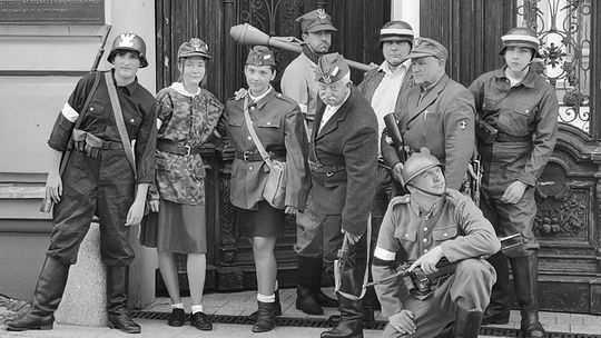 Rekonstruktorzy oddali cześć Powstańcom Warszawskim