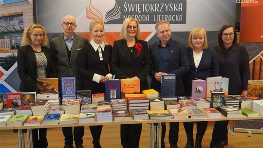 Rekordowa liczba zgłoszeń do „Świętokrzyskiej Nagrody Literackiej”. Przed nami festiwal i wielki finał