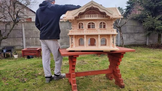 Rekordowe karmniki nożykiem strugane