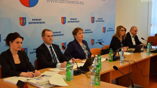 Rekordowe wydatki na oświatę ale i inwestycje drogowe w powiecie ostrowieckim 
