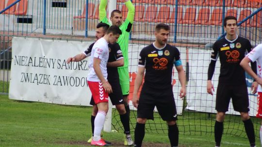 Remis piłkarzy KSZO - Paweł Lipiec obronił rzut karny