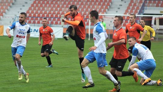 Remis w hutniczych derbach