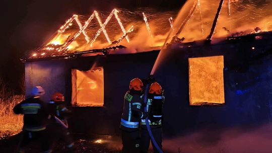 Rodzina Rzepków z Wyszmontowa straciła dach nad głową, ruszyła pomoc