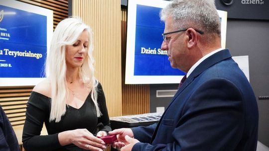 Rodzina trenera Damiana Jędrzejewskiego odebrała odznaczenie  