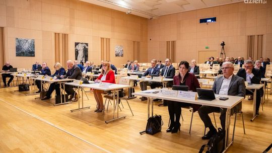 Rolnicy z gminy Ćmielów poszkodowani przez nawałnice z finansowym wsparciem z sejmiku 