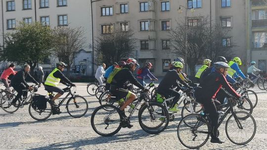 Rowerami przez Ostrowiec (zdjęcia)