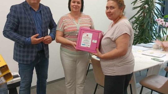 Różowe Skrzynki trafiły do szkół