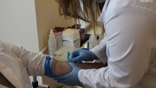 Ruszyły bezpłatne badania przeciwciał antySARS-CoV-2 w Podzamczu 