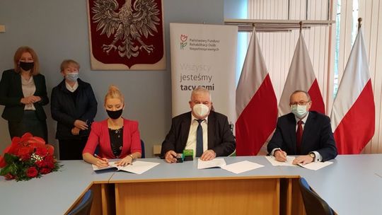 Samochodem "od drzwi do drzwi". W Ożarowie zapewnią bezpłatny transport indywidualny