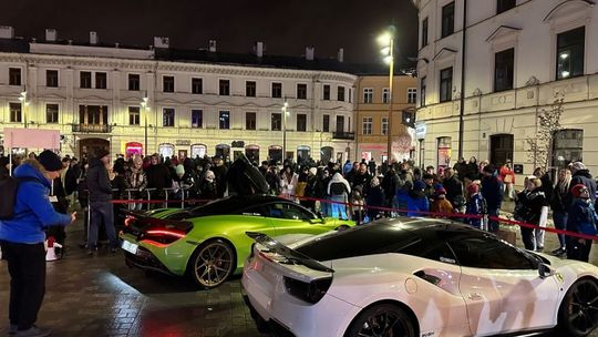 Samochody warte miliony zjeżdżają na ostrowiecki Rynek