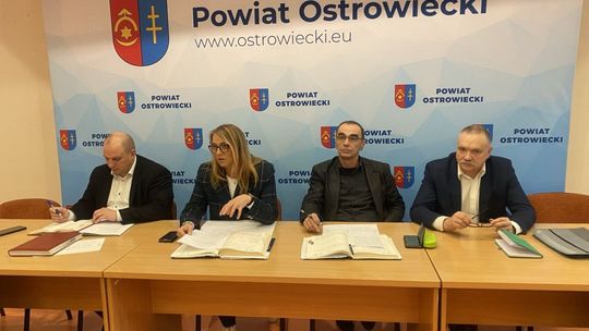 Samorządowcy rozmawiali o przyszłości komunikacji w powiecie ostrowieckim