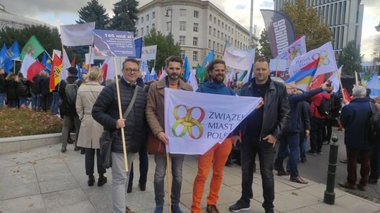 Samorządowcy też protestują 