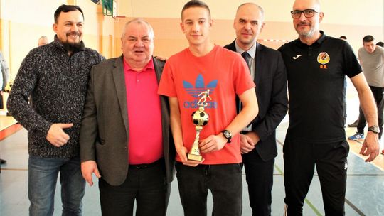 Sędziowie grali w piłkę