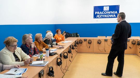 "Senior bezpieczny w sieci" - takie przesłanie ma projekt realizowany przez ostrowiecką uczelnię wyższą