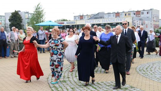 Seniorzy opanowali plac "Pod Skałkami"