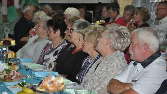Seniorzy z Ćmielowa bawili się "za lasem"