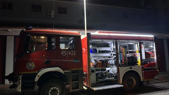 Seria nocnych pożarów w Kielcach. Spłonęły śmietniki i uszkodzone zostały samochody