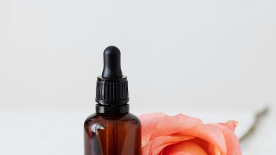 ​Serum do twarzy, czyli kosmetyki dla kobiet w każdym wieku