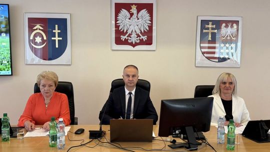 Sesja absolutoryjna powiatu ostrowieckiego 