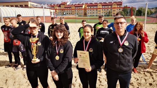 Siatkarki i siatkarze SMS Ostrowiec Świętokrzyski mistrzami Województwa Świętokrzyskiego